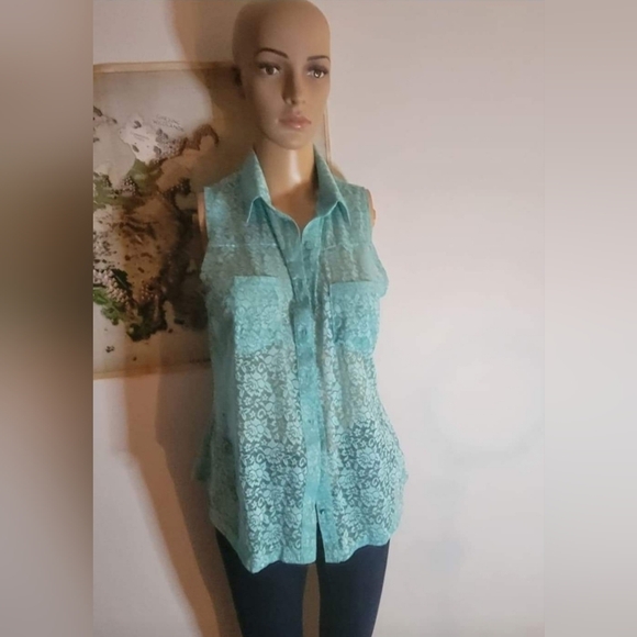 Zenana Outfitters Blue Lace Top, size 10 - Picture 2 of 5